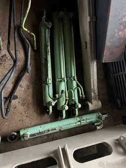 Locust 750 (unc) - 5