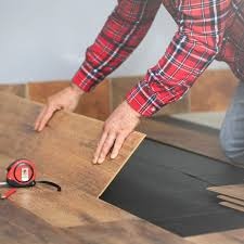 MAĽOVANIE A STRIEKANIE LAMINÁTOVÉ PODLAHY, PVC PODLAHY - 5