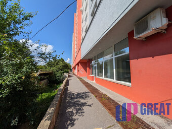 PRENÁJOM: Obchodný priestor 158 m2 v centre Petržalky (Streč - 5