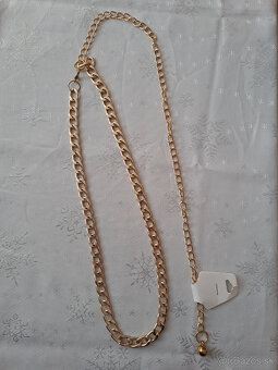 Elegantné šaty + sako a retiazka okolo pásu - 5