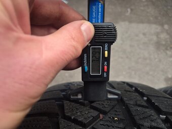 235/55 r19 zimné 4 ks CONTINENTAL+DUNLOP dezén 7,4 - 7,3 mm - 5