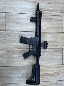 Airsoft výbava – AR-15 QD Platinum (takmer nová) - 5