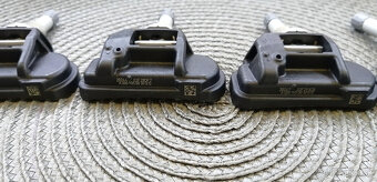 100% originálny TPMS senzor tlaku v pneumatike pre MERCEDES - 5
