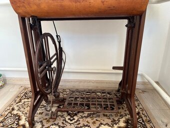 Šijací stroj LADA - 5