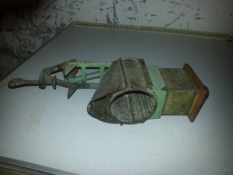 Rôzne kovové mlynčeky - 5