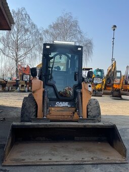 Smykový kolový nakladač Case SV185 - 5