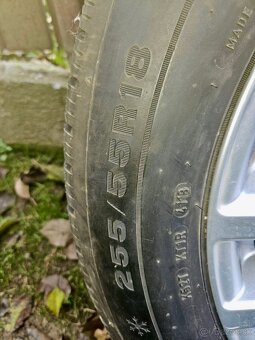 Predám zimné pneumatiky a disky na BMW rady X - 5