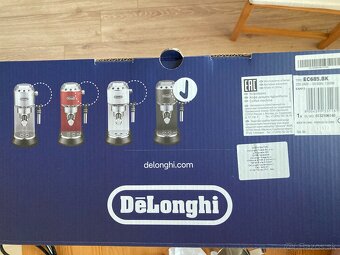 DeLonghi Dedica EC 685.BK s džbánkom na penu a sadou pohárov - 5