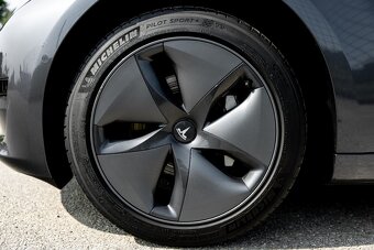 Tesla Model 3 239kw SR+ 60KWH Premium Connectivity, odpočet - 5