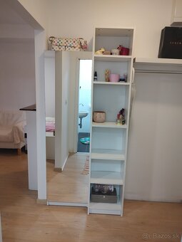 Svetlý, vzdušný a šikovne riešený tehlový apartmán - 5