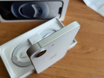 Apple iPhone 16e 128GB - 5