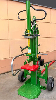 Predám Vertikálnu štiepačku dreva typu Derky. - 5