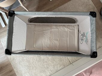 Predám cestovnú detskú postieľku PETITE&MARS - 5