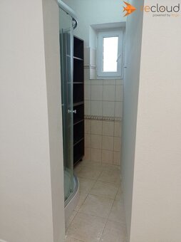 Na prenájom kancelária s klimatizáciou a vlastnou sprchou – - 5