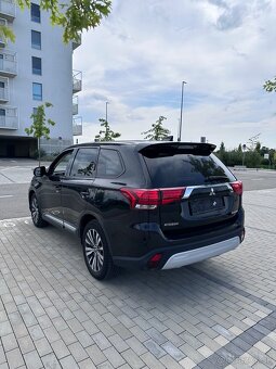 Mitsubishi Outlander 2.4L benzin 122.000km - 5