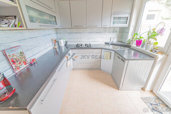 3D Obhliadka Veľký RD s bazénom priamo v Nových Zámkoch - 5