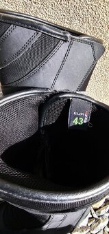 Predám vysoké moto čižmy značky KORE, veľkosť 43, reálne 44 - 5
