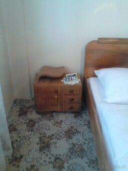 Starožitná orechová spálňa - 5