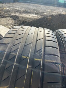 Predam Kumho 235 40 r19 letne - 5