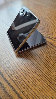 Samsung Z-Flip 5 256GB - 5