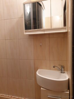 ⌂ Prenájom 2-izbový byt s balkónom 56 m2 Prievidzská Handlov - 5