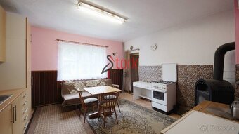 Starší rodinný dom s veľkým pozemkom - Veľké Rovné - 5