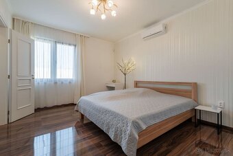 KOMÁROVCE - 4 IZBOVÝ RD 360 M2 SO SAUNOU, POZEMOK 3.629 M2 - 5