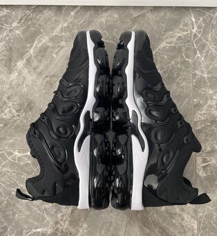 NIKE AIR VAPORMAX PLUS - 5