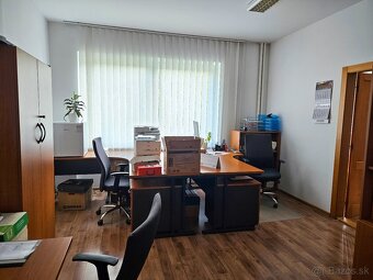 ID 3139 Prenájom: kancelárie 22 m2, 22 + 21,5 m2, širšie c - 5