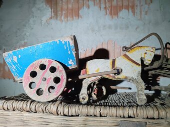 Staré hračky a kufrík - 5