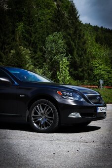 Lexus LS600h 4x4 - 5