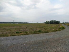 Predám nádherný pozemok pri Ortovom mlyne v obci Láb. - 5