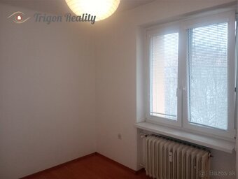 KOMÁRNO, I. sídlisko - tehlový atypický 2 izbový byt - 5