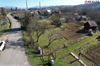 Predaj záhradnej chatky s vysporiadanou záhradou 579 m2. el. - 5