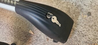 Predám strešné nosiče Orig Ford Focus mk3 hatchback/sedan - 5