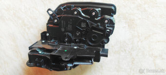 zámok pravých predných dverí na BMW - 5