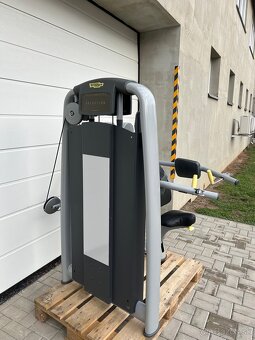 Stroj na ramená Technogym Selection delts machine - 5