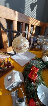 Guľa na stojane zlatá - 5