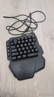 Predám herný notebook Lenovo Legion Y520 - 5