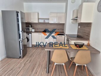 3D OBHLIADKA PRÍJEMNÝ 2-IZB.BYT S LOGGIOU A PARKOVANÍM, PET - 5