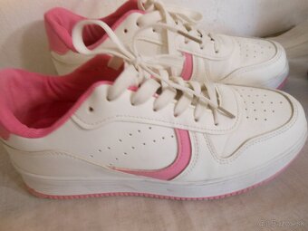 Športové topánky- tenisky č.40 - 5