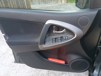 Toyota RAV4 2.2 D4D , 100 r.v.2010, 2x elektróny - 5