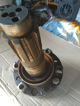 Hnací hriadeľ DT-75 - 5