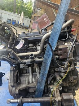 Motor Peugeot 206 1.4 50 kW - 5