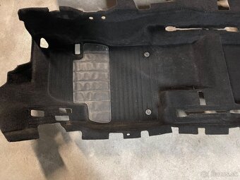 skoda octavia 2 DSG cierny koberec neposkodeny facelift - 5