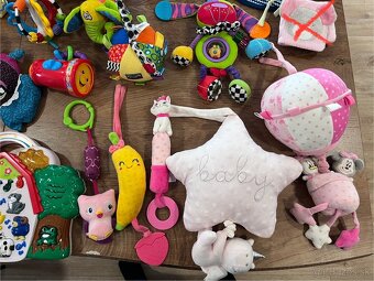 závesná hračka, zahradna veza, oblecenie, bundy, overali - 5