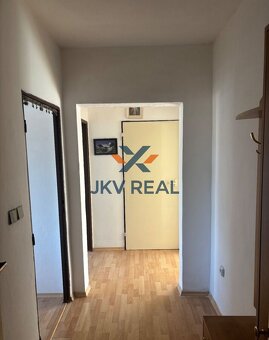 Ponúkame na predaj 2.5 izbový byt s balkónom - 5