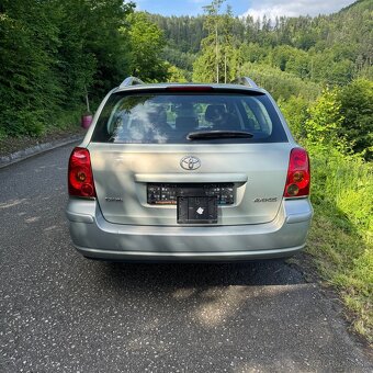 Toyota Avensis 1.8 - 5