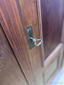 Starožitná skriňa - 5