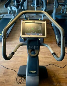 Technogym cardio Wave Excite (“korčuliar”) - 5